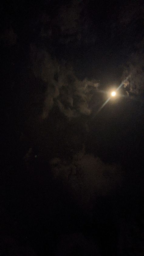 aesthetic pictures of moon sky clouds at night Cloudy Sky With Moon, Night Sky Moon Clouds, Night Sky Photos Iphone, Night Sky Photos Real, Moon Asethic Pictures Real, Night Sky Aesthetic Stars And Moon, Real Moon Pictures Photography, Moon View Aesthetic, Moon Real Picture