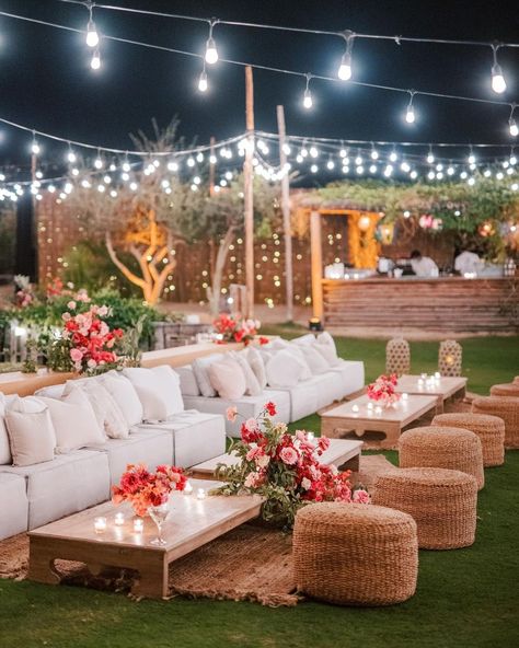 Outdoor Party Lounge Ideas, Wedding Cocktail Party Decorations, Outdoor Lounge Decor Ideas, Lounge Wedding Reception Outdoor, Wedding Deco Simple, Patio Cocktail Party, Backyard Party Wedding, Garden Cocktail Wedding, Outdoor Cocktail Wedding