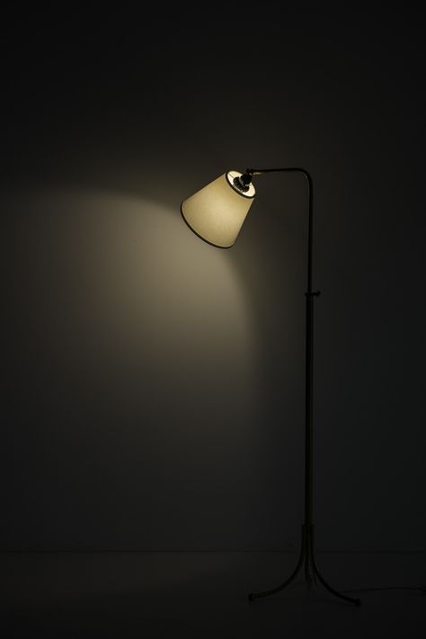 Lamp Light Wallpaper, Lamps Photography, Lamp Wallpaper, Light Pic, Lamp Background, Lamp Photography, Aesthetic Lamp, Studio Wallpaper, Lamp Photo