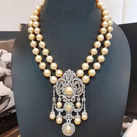 Real Diamond Necklace, Pearl Necklace Designs, Diamond Necklace Designs, Pearl And Diamond Necklace, Solitaire Pendant Necklace, Diamond Jewelry Necklace, Diamond Necklaces, Diamond Jewelry Designs, Gold Necklaces