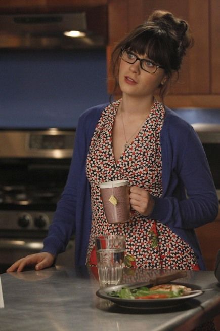 Zooey Deschanel Glasses, Jess Day, Zooey Deschanel Style, New Girl Outfits, Bangs And Glasses, New Girl Style, Jessica Day, Zooey Deschanel, Fashion Tv