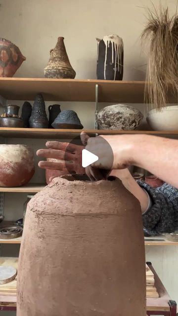 T E R E  P E N S E L on Instagram: "Instantáneas de taller
.
.
.
.
.

.
.
.
.
.
.
.
.
#handmade #art #interiordecor #coiled #contemporaryclay #design #femaleartist #clay #handcrafted #ceramic #sculpture #craftsmanship #ceramics #keramik #interior #craft #boutiquehoteldesign #object #pottery #instapottery #vase #contemporaryceramics #contemporaryart #ceramicsculpture #ceramicvase #vases #studioceramics #interiordesigner #tutorials #tutorialvideo 
." Sculpture Vase, Vase Handmade, Coiled Pottery, Ceramic Tutorials, Handbuilt Pottery Ideas Inspiration, Coil Ceramics, Vase Pottery, Pottery Vases, Handbuilt Pottery