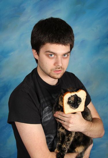 funny awkward senior pictures Bread Meme, Old School Pictures, Cat Bread, Funny Senior Pictures, Funny Photos Ideas, Challenges Funny, Awkward Photos, Awkward Family Photos, High School Senior Pictures