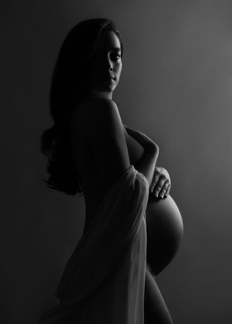 Maternity Photography Black Couples, Home Maternity Photography, Studio Maternity Shoot, Maternity Studio Photoshoot, Studio Maternity Photos, Maternity Photography Poses Couple, Maternity Photo Outfits, Maternity Photography Studio, Maternity Photography Poses Pregnancy Pics