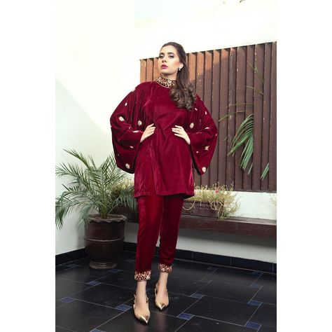 Maroon Velvet Pakistani Dress, Velvet Cord Set, Velvet Pakistani Dress, Hijabi Gowns, Match Velvet, Pakistan Dress, Velvet Cape, Velvet Dress Designs, Velvet Shawl