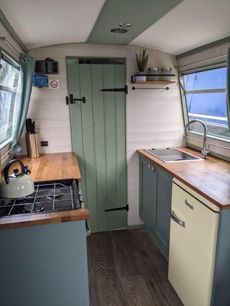 Close up view of Mini Escape Kitchen Narrowboat Kitchen, Canal Boat Interior, Barge Boat, Boat Bar, Narrowboat Interiors, Boat Living, Boat Interior Design, Boat House Interior, Boat Galley