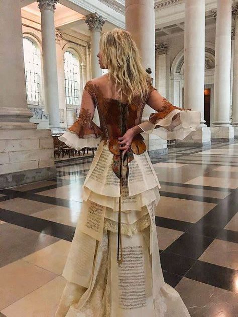 Inspired by vintage book covers and other unexpected materials, French designer Sylvie Facon creates unique evening gowns Fashion French, Book Dress, High Fashion Dresses, French Designer, Special Dresses, Dress Images, Fantasy Dress, Dress Cover, Designer Gowns