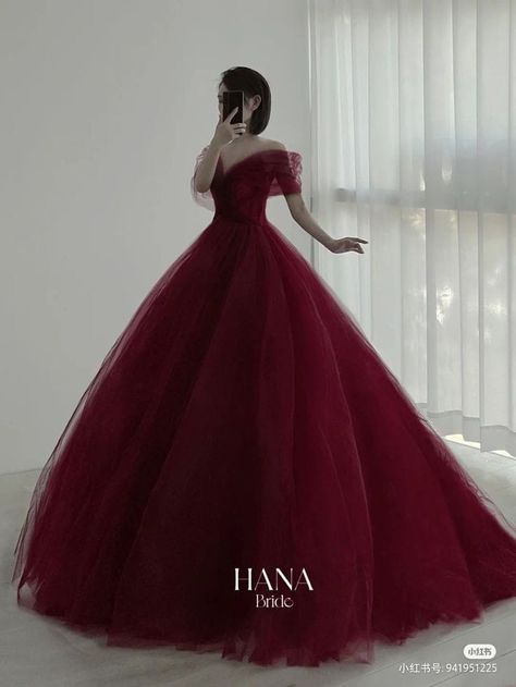 Red Gala Dresses Ball Gown, Red Ballroom Gown, Red Ball Gown Princesses, Red Ballroom Dress, Red Princess Gown, Ballroom Dress Gowns, Princess Dress Red, Vestidos Color Vino, Debut Gowns