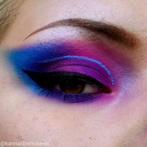 Bi Flag Makeup, Bisexual Pride Makeup, Rockstar Makeup, Pride Ideas, Bi Flag, Flag Pride, Cute Eye Makeup, Pride Makeup, Rainbow Makeup