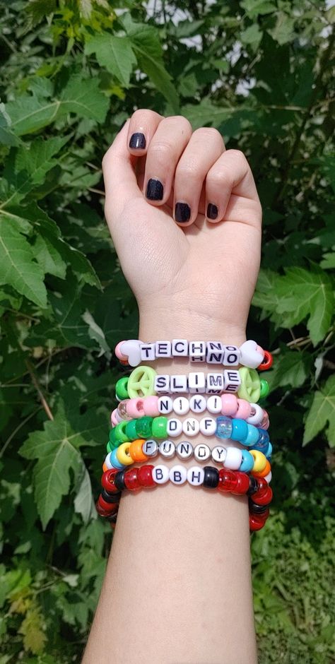 Dsmp Inspired Bracelets, Mcyt Bracelets, Dsmp Kandi, Dsmp Bracelets, Aesthetic Crafts, Diy Kandi, Kandi Ideas, Pride Bracelet, Electric Forest