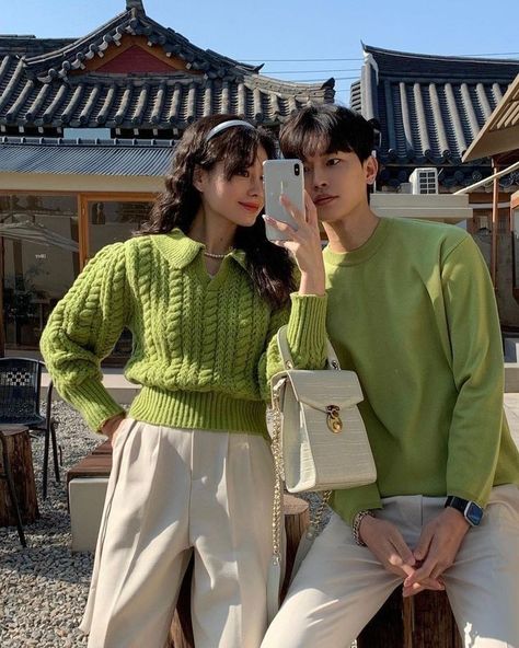 Matching Couple Outfits Korean, Couple Matching Outfits Aesthetic, Couple Twinning Outfits, Cute Couple Outfits Matching, Matchy Outfit Couple, Couple Outfits Korean, Matching Couple Clothes, Fall Outfits For Couples, Korean Couple Outfits