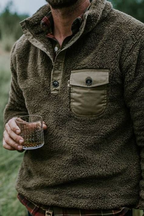 Mens Outdoor Fashion, Pullovers Outfit, Mens Clothing Brands, Rugged Men, Mens Fashion Rugged, Rugged Style, Traje Casual, Herren Outfit, A Jacket