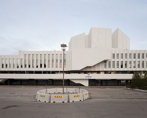 Aalto - Finlandia Hall/Helsinki Alvaro Aalto, Aalto Architecture, Ceramic Facade, Alvar Aalto Architecture, Alvar Alto, Grand Architecture, Aino Aalto, Walter Gropius, Famous Architects