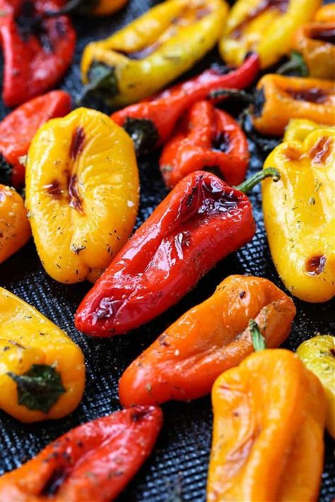 These Mini Roasted Peppers are a delicious side dish and they can be used in many different meals including sandwiches and salads! Roasted Mini Peppers, Roasted Red Peppers Recipes, Red Pepper Recipes, Mini Peppers, Salads Pasta, Mini Sweet Peppers, Stuffed Mini Peppers, Sweet Peppers, Low Carb Eating