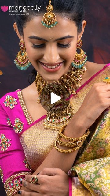 Wedding Jewellery Collections, Temple Jewellery Necklace, Nakshi Jewellery, Designer Wedding Jewelry, Temple Jewellery Earrings, Lakshmi Devi, Temple Jewelry Necklace, Gold Temple Jewellery, Gold Necklace Indian