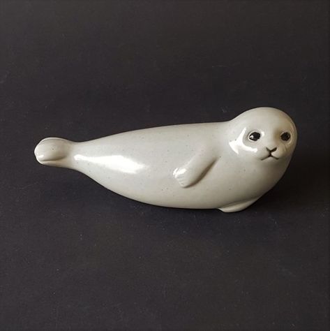 Catawiki online auction house: Lisa Larson - Gustavsberg - Seal - Earthenware Cute Sea Lion, Lion Ceramic, Grey Seal, Lisa Larson, Pottery Animals, Sculptures Céramiques, Clay Animals, Ceramics Pottery Art, Pottery Sculpture