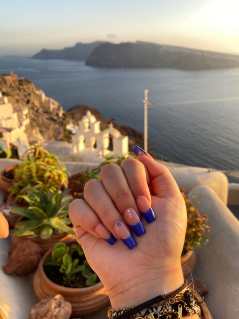 ongles bleus oeils grecs santorini Santorini, Nails