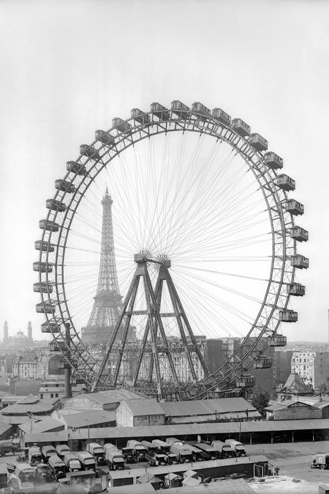 The 1900 World's Fair in Paris  - Architecture Art Nouveau, Illustration Art Nouveau, Vintage Foto's, Paris 1900, Gustave Eiffel, Vintage Parisian, Old Paris, Paris Vintage, Paris Aesthetic