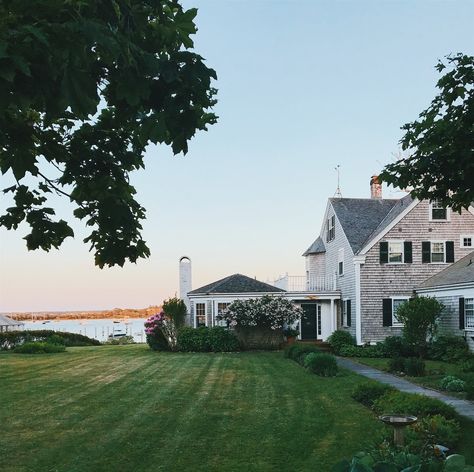 Nantucket House Aesthetic, East Coast Mansion, Northeast Aesthetic, Interior Design Coastal, Sims Aesthetic, Grandmother Style, Australian Beach House, Nancy Meyers Movies, Hamptons Aesthetic