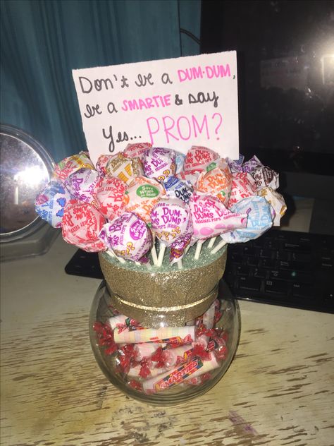 Dum Dum Promposal, Candy Promposal Ideas, Prom Asking Ideas For Girls Creative, Food Promposal Ideas, Food Promposal, Prom Proposal Ideas, Prom Posals, Dance Asks, Prom Poster