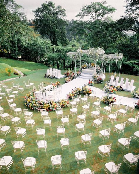 Garden wedding theme beautiful Pelamin Garden, Nikah Outdoor, Garden Wedding Theme, Pelamin Nikah, Nikah Decor, Outdoor Backdrops, Majlis Perkahwinan, Outdoor Garden Wedding, Wedding Reception Backdrop