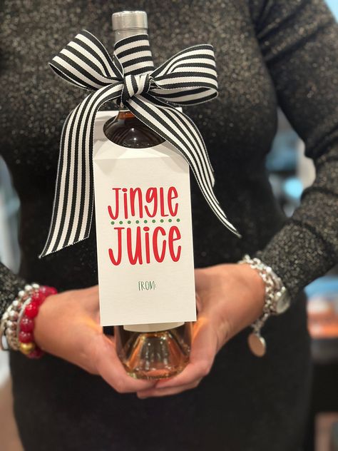 Gift For Neighbor Thank You, Coworker Gift Ideas Diy, Whiskey Christmas Gift, Company Christmas Party Gifts, Wine Bottle Gift Ideas Christmas, Wine Bottle Christmas Gifts, Christmas Gift Ideas Alcohol, Business Christmas Gifts For Clients, Small Gifts For Friends Christmas