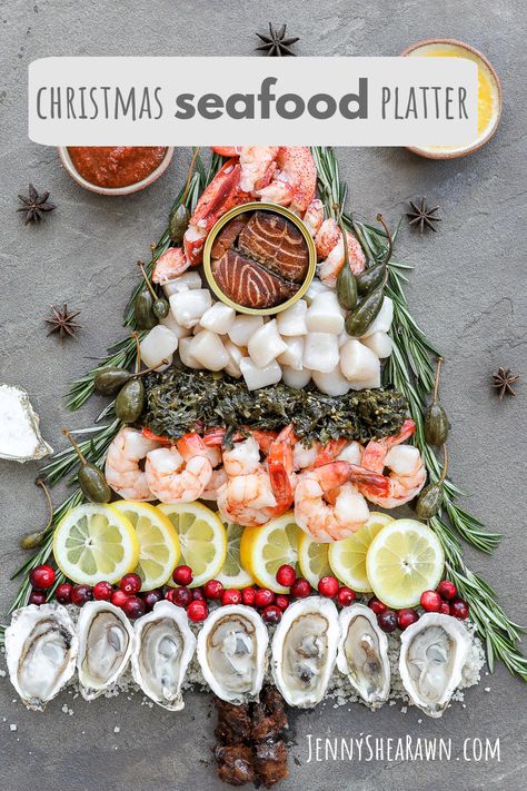 An image of a Christmas tree appetizer made of seafood. Canned Smoked Salmon, Seafood Christmas, Lobster Cocktail, Christmas Seafood, Seafood Board, Cooked Lobster, Seafood Ideas, Bay Scallops, Christmas Platter