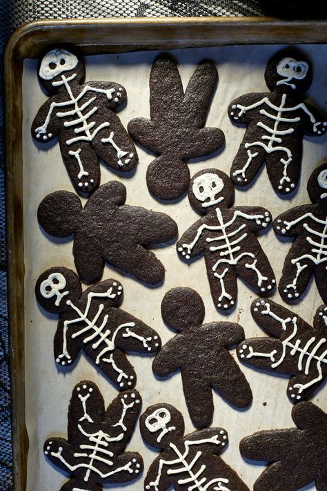 Recipe: Roll-Out Chocolate Cookies — Easy Dessert Recipes Halloween Cutout Cookies, Baking Recipes Aesthetic, Recipes Aesthetic, Halloween Cooking, Biscuits Halloween, Aesthetic Baking, Dekorasi Halloween, Drywall Tape, Eggs Recipes