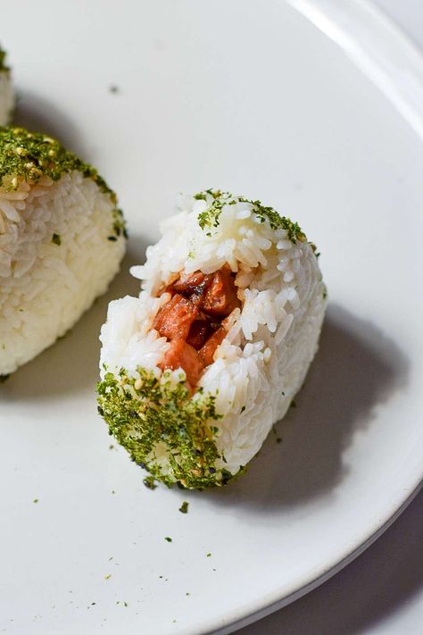 Spam Musubi Onigiri — Easy Recipes Healthy Spam Musubi, Quick Veggie Recipes, Spam Musubi Onigiri, Spam Musubi Bento, Japanese Spam Musubi, Onigiri Recipe Spam, Spam And Egg Onigiri, Mini Spam Musubi, Asian Spam Recipes