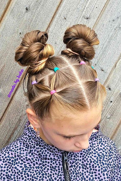 Softball Double Bun Style with Rubber Bands for School Girls Elastic Hairstyles For Kids, Swimming Hairstyles For Kids, Topsy Tail Hairstyles For Kids, Girls Hair For School, 4th Of July Hairstyles For Kids, Cute Hairstyles For Little Kids, Kids Summer Hairstyles, Kindergarten Hairstyles Girl, Girls Summer Hairstyles