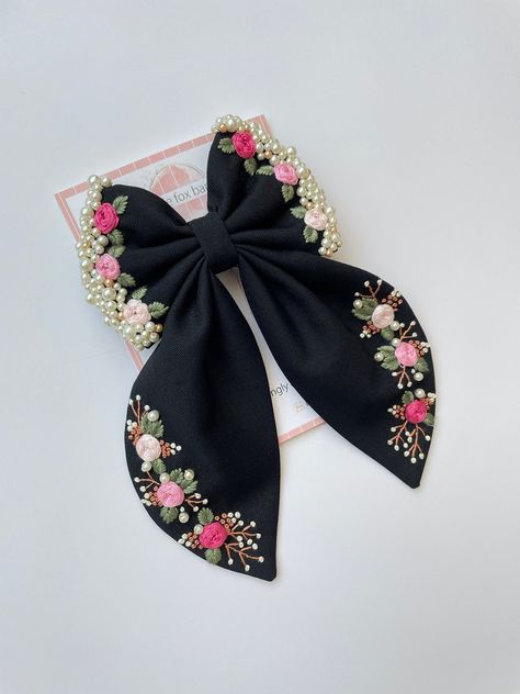 Floral Hair Bow, baby headbands are hand embroidered with love.  The length of our buckle is 21 cm.Please select the buckle number and specify it in the message. If not specified, 8 cm automatic clip buckle will be used.  I can embroider names or letters within your specification. Ideal gifts for her; mother, sister, girlfriend, grandchild.Perfect for daily use. Can be a lovely birthday gift or a holiday gift. Perfect for children and adults. It is carefully wrapped and sent. The fabric of the p Embroider Names, White Hair Bow, Embroidered Hair Bows, Diy Hair Accessories Ribbon, White Hair Bows, Embroidery Wall Art, Long Hair Wedding Styles, Diy Embroidery Patterns, Bead Charms Diy