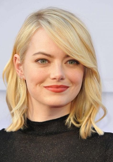 There may not be a hairstyle that has more class than simple, layered, side-swept bangs. For an adorable, feminine look, incorporate your bangs into a cascading curl, like Emma Stone.#womenshaircuts #shaircutsforwomen Long Bobs, Layered Bob Haircuts, Swept Bangs, Bob Hairstyles With Bangs, Blonde Hair Color Ideas, Bob Haircut With Bangs, Lob Haircut, Haircut Inspiration, Side Swept Bangs