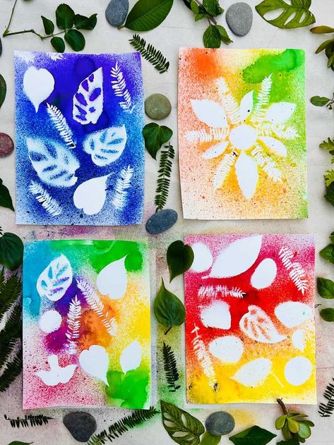 Nature Watercolor Spray Art - Fun Watercolor Painting Idea For Kids Watercolor Spray Bottle Art, Nature Paintbrushes, Nature Art For Kids, Nature Kindergarten, Summer Camp Art, Oak Room, August Crafts, Forest School Activities, Fun Watercolor