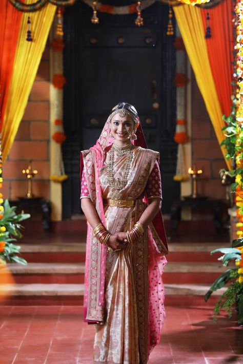 Portraits for NDTV Good Times Band Baaja Bride with Sabyasachi Mukherjee - Wedding Chronicles India Pictures | Wedding Photographers in Chennai - WedMeGood Saree Borders, South Indian Bride Saree, Sabyasachi Mukherjee, Saree Wearing, Bridal Sarees South Indian, Saree Wearing Styles, Indian Bridal Sarees, Saree Draping Styles, Sari Design