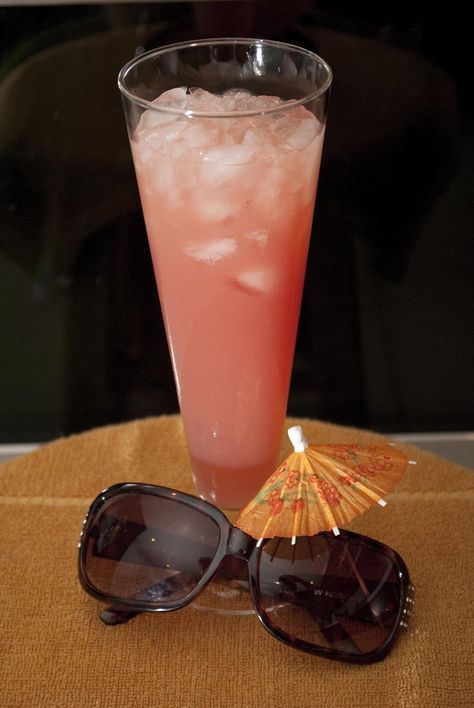 Peach on Malibu Beach ~ Malibu, Peach Schnapps, Cranberry Juice, OJ, & Pineapple Juice Malibu Cocktails, Malibu Drinks, Beach Cocktails, Malibu Rum, Juice Flavors, Refreshing Cocktail, Liquor Drinks, Malibu Beach, Peach Schnapps