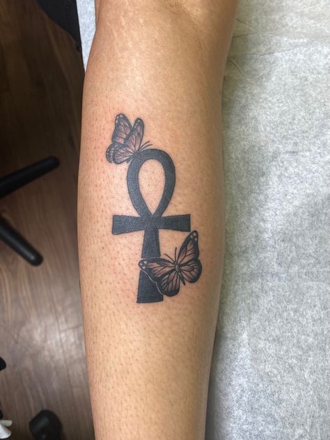 Butterfly Ankh Tattoo, Ankh Arm Tattoo, Ankh Tattoo Women Black Art, Ankh Butterfly Tattoo, Anhk Tattoos For Black Women, Ahnk Tattoo Black Woman, Ahnk Tattoo Stencil, Ankh Nails, Anhk Tattoos For Women