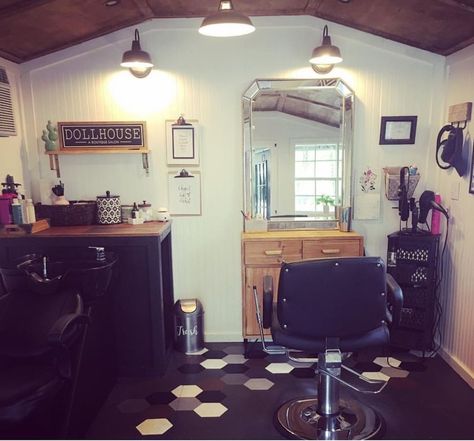 Shed Barbershop Ideas, Single Chair Salon Layout, Shed Nail Salon, Salon Shed Ideas, Home Salon Ideas Small Diy, She Shed Hair Salon, Shed Nail Salon Ideas, Hair Salon Shed, Backyard Salon