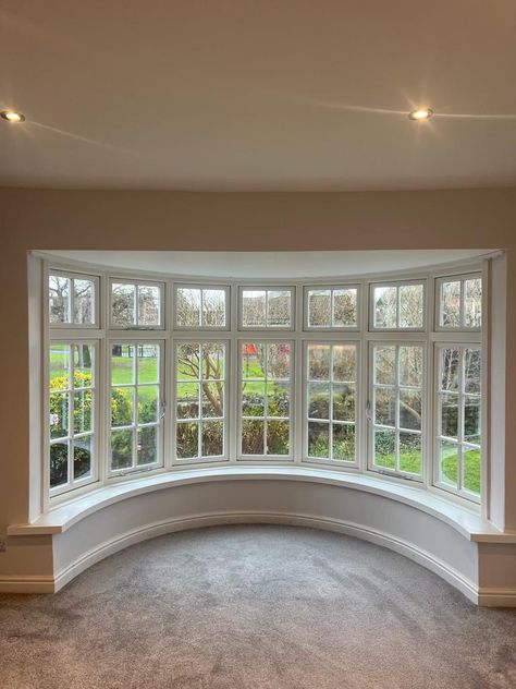 Replacement bay window overlooking a garden Bay Window House Exterior, Kitchen Breakfast Nooks Bay Windows, Bow Window Ideas, Bow Window Living Room, Bay Window Replacement, Bay Window Kitchen, Bay Window Bedroom, Bay Window Exterior, Environments Art