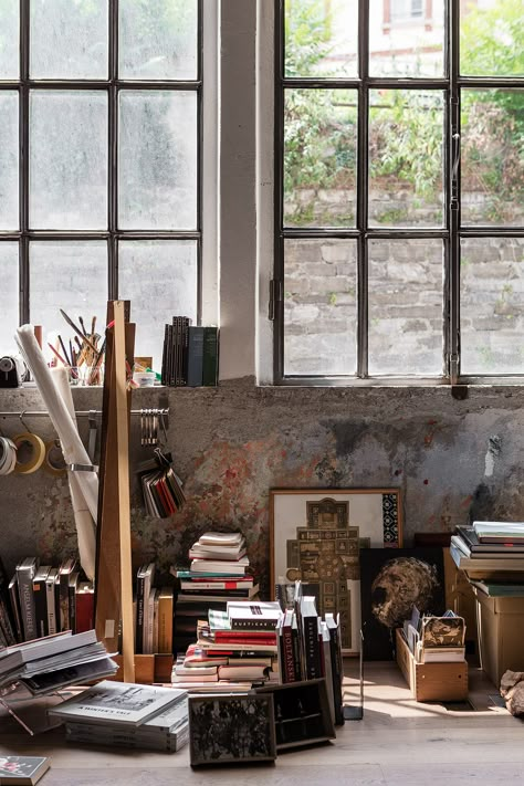 Artist Loft Atelier | Italy on Behance Artist Room Aesthetic, Artist Loft Apartment, Loft Apartment Aesthetic, Paint On Wall, Dark Academia Room Ideas, Loft Aesthetic, Ny Loft, Artist Workspace, Artist Bedroom