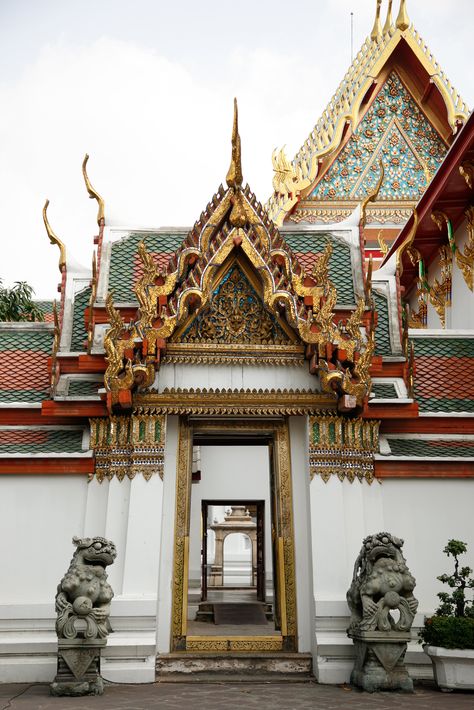 Classic Thai Temple (Wat) buildings with stone lions at guard, Bangkok Thailand.   Picture by Doug Despres Thai Temple Architecture, Thailand Buildings, Thai Mural, Thai Aesthetic, Thailand Aesthetic, Thai Architecture, Thailand History, Temple Thailand, Thai Temple