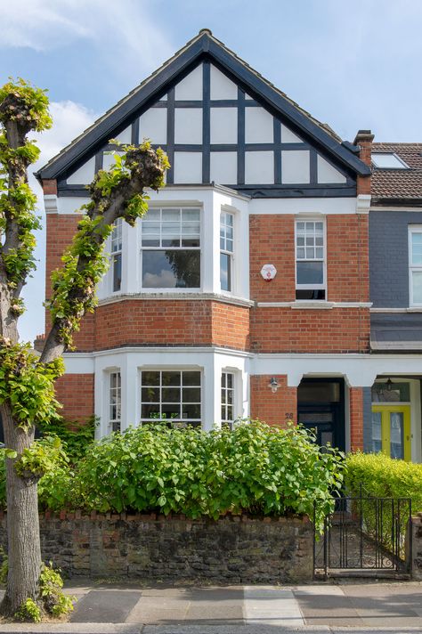 Real home: this Renovated Edwardian home is full of colour and personality | Real Homes 1920s House Interior Design Uk, Edwardian Homes Interior, Edwardian Interior Design, 1920s House Interior Design, Edwardian House Exterior, Edwardian House Interior, Edwardian House Renovation, Edwardian Homes, Edwardian Architecture