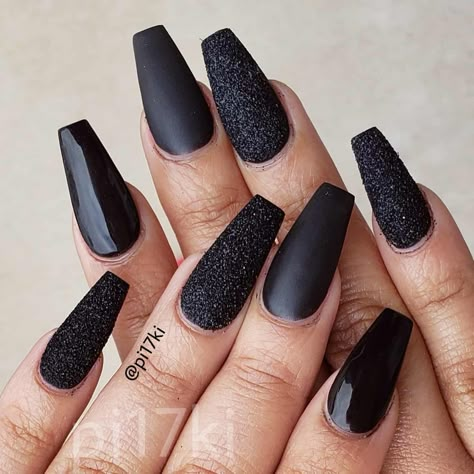 Black Glitter And Matte Nails, Matte Black Sweater Nails, Mat Black Nail, Matte Black Glitter Nails, Matte Black Winter Nails, Halloween Nails Matte Black, Black Sugar Nails, Matte Sparkle Nails, Matte Black Nails With Glitter