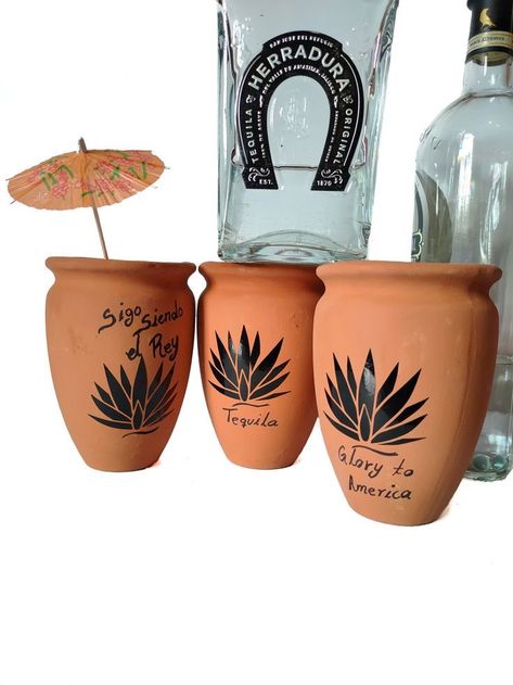 Cocktails Margarita, Drinks Tequila, Michelada, Beer Cocktails, Cafe Logo, Mexican Party, Pot Designs, Mexican Style, Clay Pots