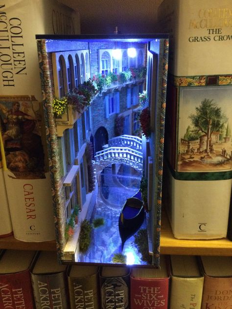 Miniature Bookshelf Insert, Book Insert Diorama, Mermaid Book Nook, Book Nooks Coraline, Mini Set Design, Miniature Diorama Scene, Diy Bookshelf Nook, Disney Book Nook, Velaris Book Nook