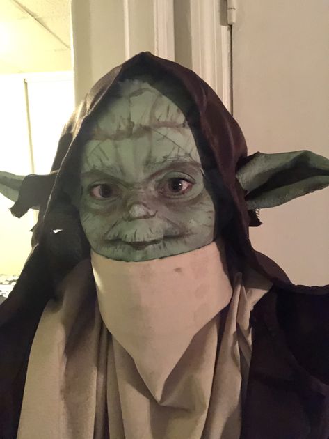 Funny Star Wars Costumes, Diy Yoda Costume, Yoda Costume Adult, Yoda Face Paint, Yoda Costume Diy, Yoda Makeup, Grogu Costume, Yoda Cosplay, Yoda Halloween Costume