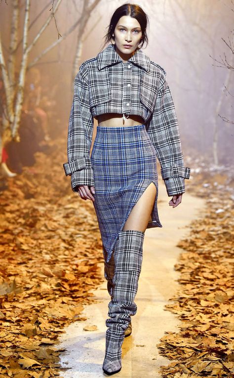 Bella Hadid from The Big Picture: Today's Hot Photos Plaid party! The model works it on the runway during the Off-White show during Paris Fashion Week. Scotland Fashion, Maxi Frocks, Haute Couture Style, Tweed Fashion, Tartan Fashion, Pattern Outfits, Runway Outfits, Scottish Fashion, Fashion Week 2018