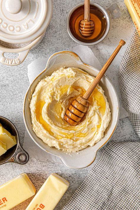 Whipped Honey Butter | Fluffy and Decadent | Confetti & Bliss Whipped Honey Butter Recipe, Butter Aesthetic, Whipped Honey Butter, Homemade Honey Butter, Honey Butter Recipe, Whipped Honey, Easy Peasy Recipes, Honey Diy, Diy Cream