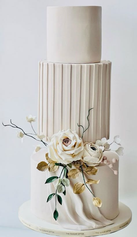 Modern Wedding Cake 3 Tier, Wedding Cake Sophisticated, Classic Wedding Cakes Elegant, Trending Wedding Cakes 2024, Wedding Cake Modern Elegant, Wedding Cake Table Ideas Rustic, Wedding Cakes 2024 Trends, Wedding Cake 2024 Trends, Wedding Cake Trends For 2024