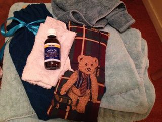 Castor Oil Compress, Weak Immune System, Oil Remedies, How To Make Oil, Essential Oils Health, Old Towels, Diy Oils, Pelvic Pain, Plastic Sheets