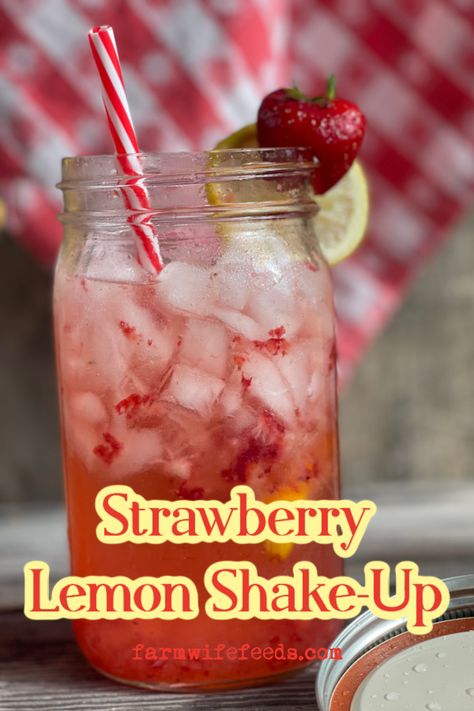 Lemon Shake Up, Fruit Sugar, Watermelon And Lemon, Coffee With Alcohol, Lemon Sugar, Strawberry Lemon, How To Make Drinks, Lemonade Recipes, Summer Refreshments